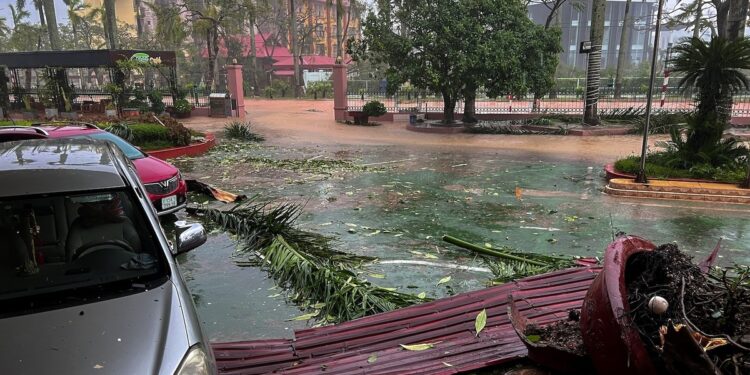 ویتنام کې طوفاني ورښت د ۲۴ کسانو ژوند اخیستی