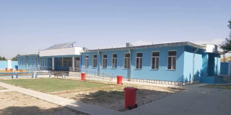 کندز کې د «یونیسیار» لخوا یو ښوونځي ته ودانۍ جوړه شوه