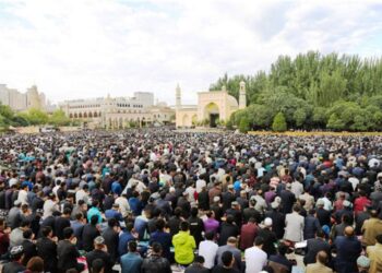 کاشغر عیدګاه جومات؛ پر یو وخت ۲۰ زره لمونځکوونکي ځایوي