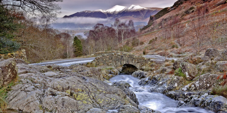 راشئ له ډبرو سره وغږېږو/ وکیل احمد عزیزي