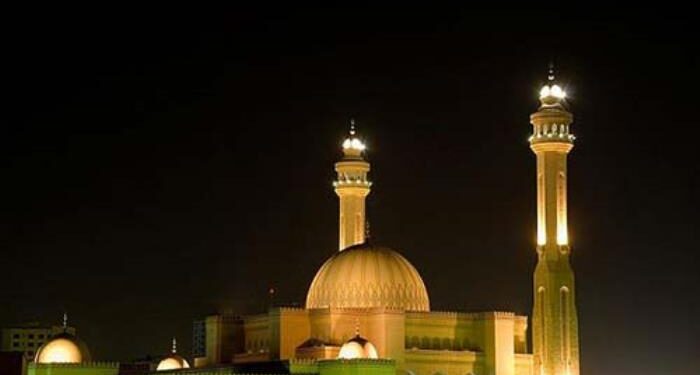 په بحرین کې تر ټولو لوی جومات ۷۰ متره لوړې منارې لري