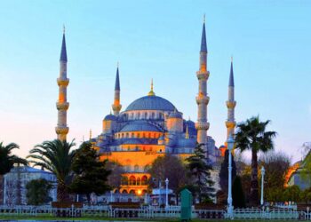 ایوب سلطان جومات؛ نندارې ته یې هر کال زرګونه مسلمانان ورځي