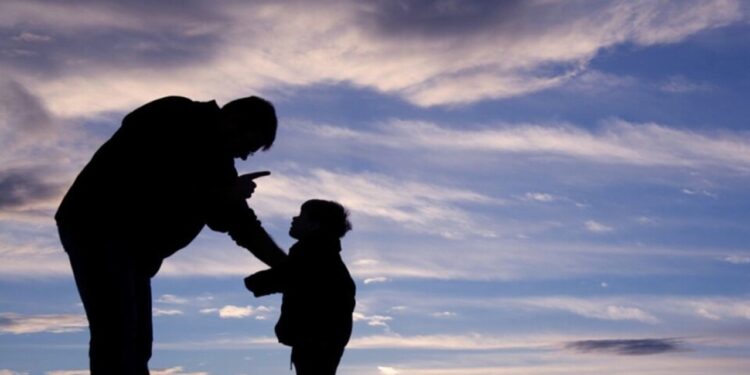 د اولاد په روزنه کې د ګرانښت اظهار باید څه ډول وي؟