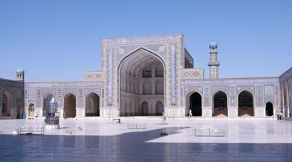 د هرات جامع جومات ۴۶۰ ګنبدې لري
