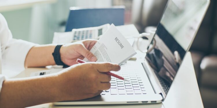 هغه ناوړه عادتونه چې په دنده کې مو د پرمختګ مخه نیسي