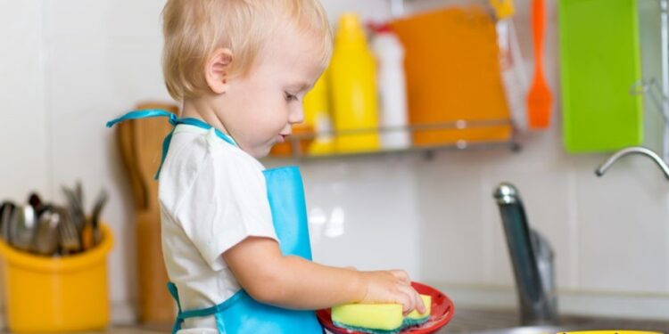 په ماشومانو کې څه وخت د کار کولو حس پیدا کېږي؟