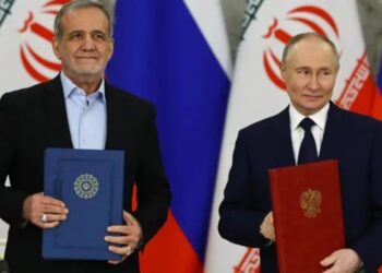 پوتین او پزشکیان د «ایران او روسیې د همکارۍ شلکلنه هوکړه» لاسلیک کړه