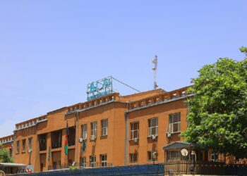 “هېوادوال دې د افغانۍ ټیټېدو او لوړېدو ته اندېښنه نه کوي”