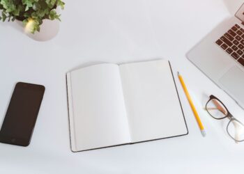 زه له ادبیاتو سره مینه لرم