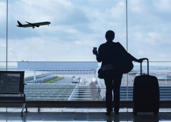 ولې وایي چې ټولې پیسې مو په سفرونو ولګوئ؟