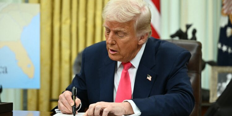 د امریکا له لوري د تعرفو تګلارې ګرده نړۍ زيانمنه کړې