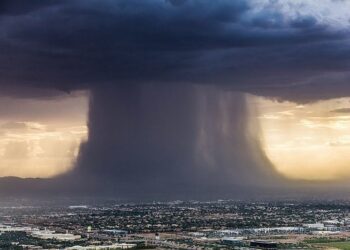«د باراني ورېځو د سترې کتلې ناڅاپي چاودنه»