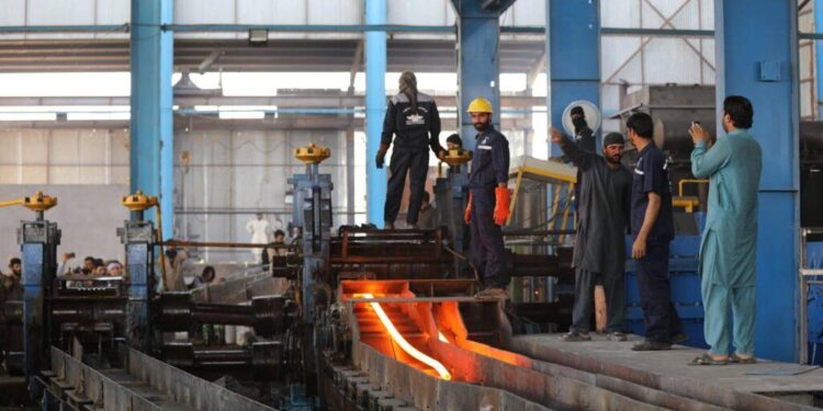 هرات کې د وسپنې ویلې‌ کولو یوه فابریکه فعاله شوه | پوهاوی‌نیوز