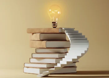 لیکوالي او کرهکتنه څنګه سره بېولی شو؟