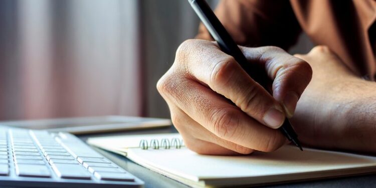 په لیکوالۍ کې څه ډول د ځانګړي سبک خاوندان شو؟