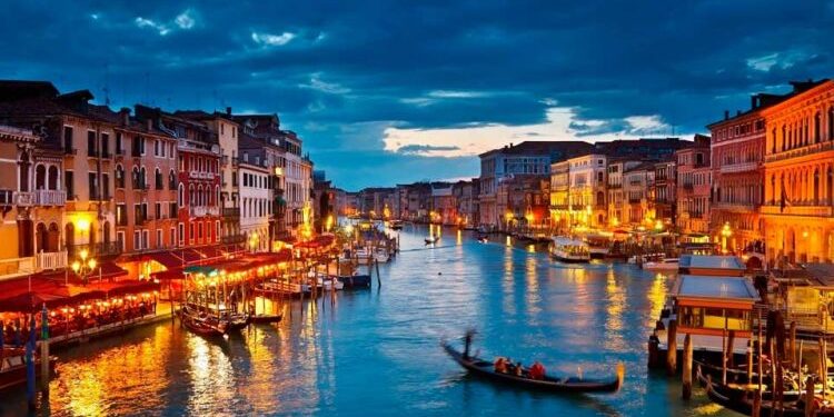 د اېټالیا د دغو مشهورو ځایونو شهرت او جذابیت په څه کې دی؟