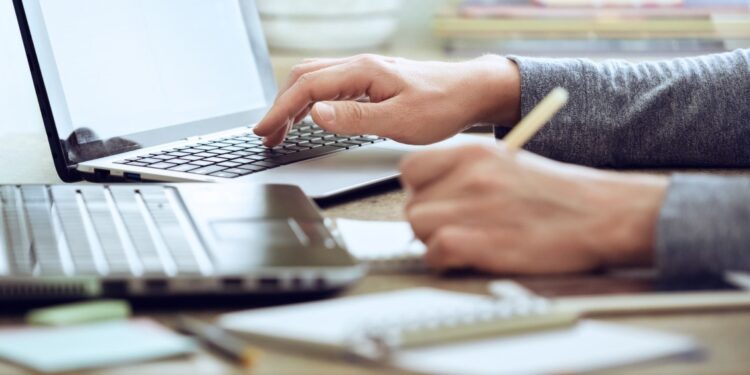 د لیکلو لپاره د سوژې پیدا کول