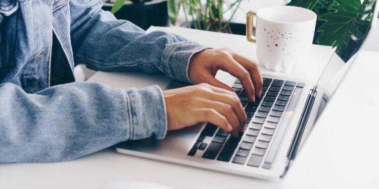 لیکل به څه ډول کوو؟