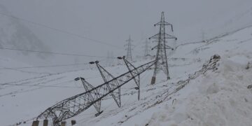 سالنګونو کې د وارداتي برېښنا لېږد مزی د لنډ مهال لپاره ونښلول شو | پوهاوی‌نیوز