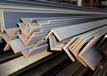 ابو نصر فراهي بندر کې د ۲۶ ټن بې‌کیفیته ګاډرو د واردېدو مخه نیول شوې | پوهاوی‌نیوز 