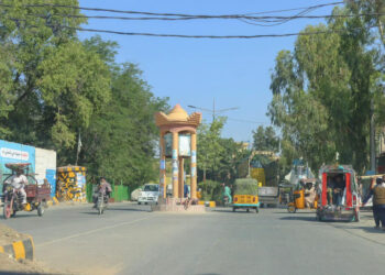 سر له سبا د مهترلام ښار په عمومي سړکونو رېکشا چلوونکي تګ راتګ نه‌شي کولای | پوهاوی‌نیوز