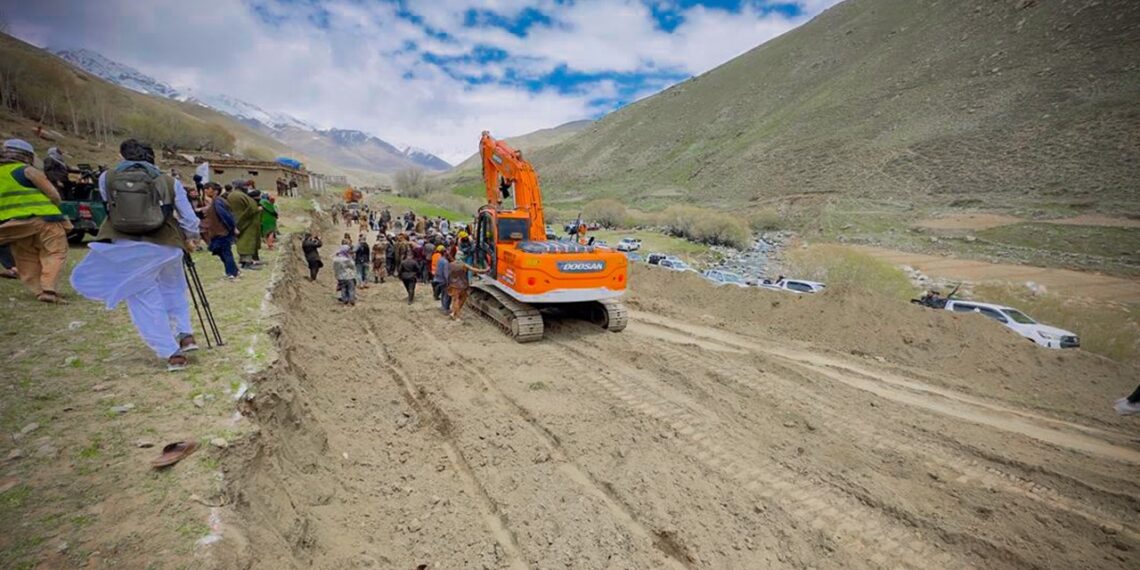 د پنجشېر – تخار سړک رغنیز کارونه شروع شول | پوهاوی‌نیوز 