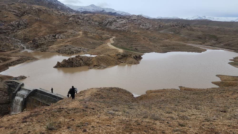 هېواد کې پرله‌پسې ورښتونه؛ د غزني په «خواجه‌ عمري» کې ذخیروي بند له اوبو ډک شو | پوهاوی‌نیوز